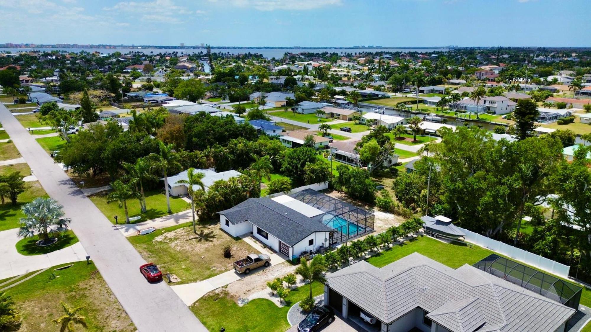 Modern Elegance Unwind In Style New Heated Pool Villa Cape Coral Exterior photo