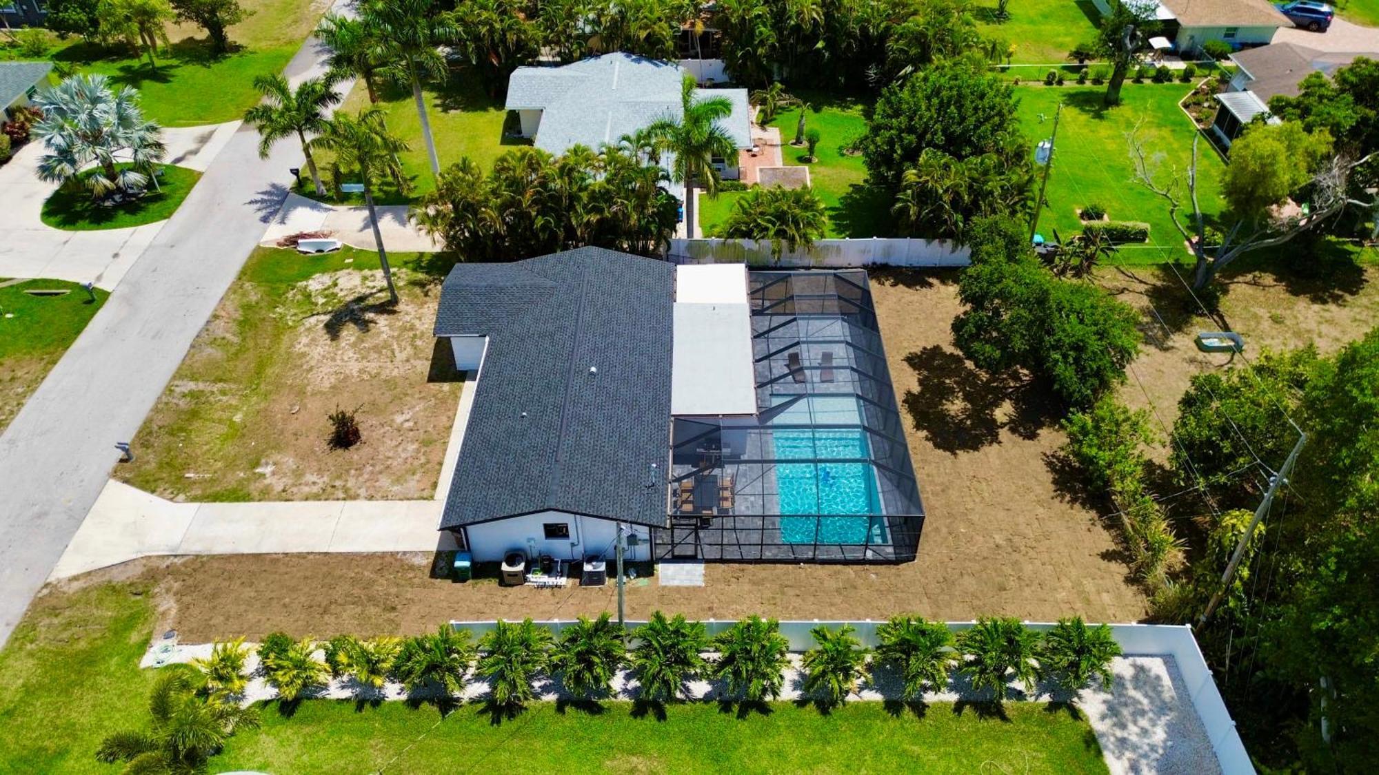 Modern Elegance Unwind In Style New Heated Pool Villa Cape Coral Exterior photo